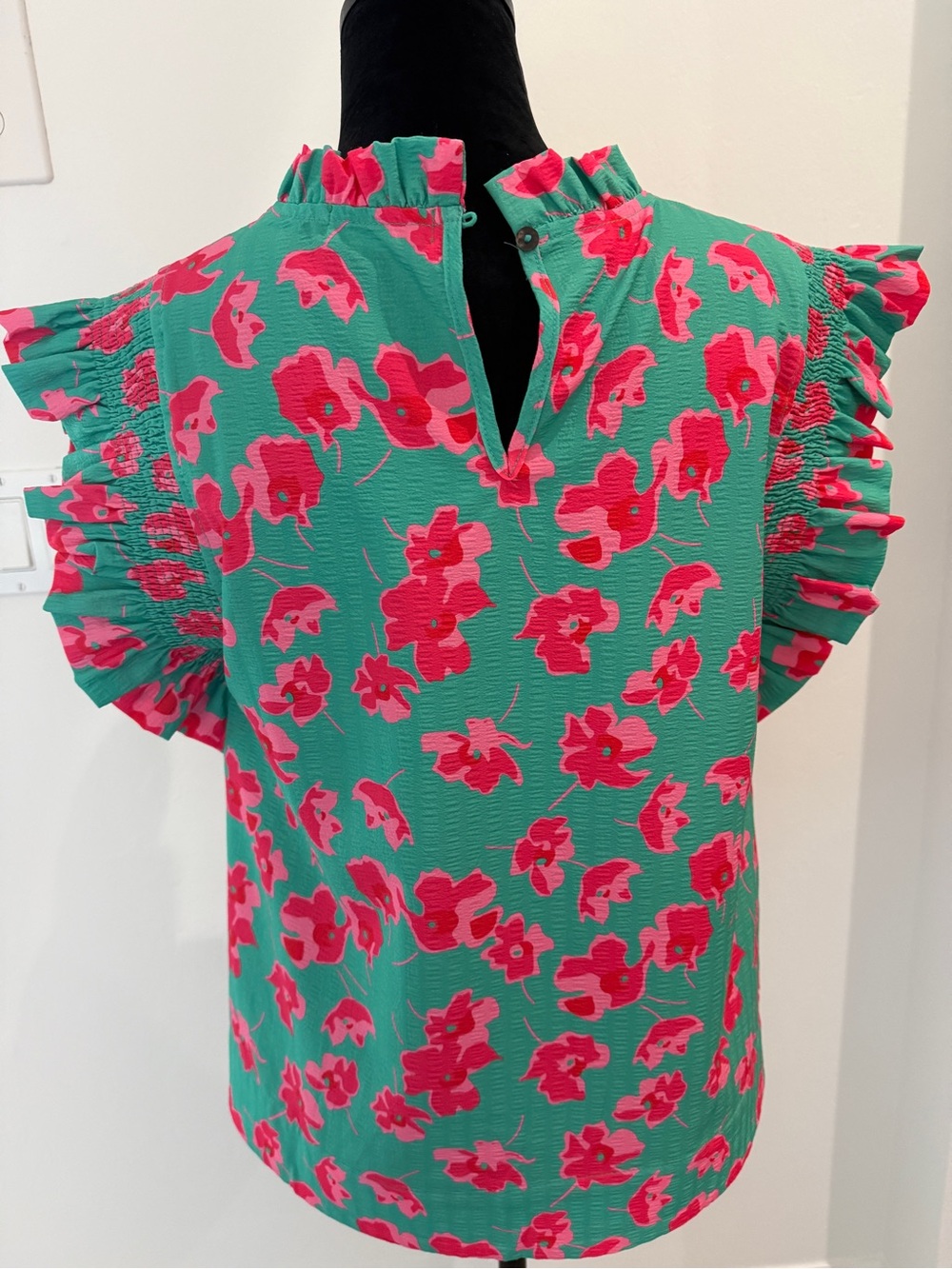 Boutique sleeveless top mock neck ! Excellent condition - Picture 3 of 9
